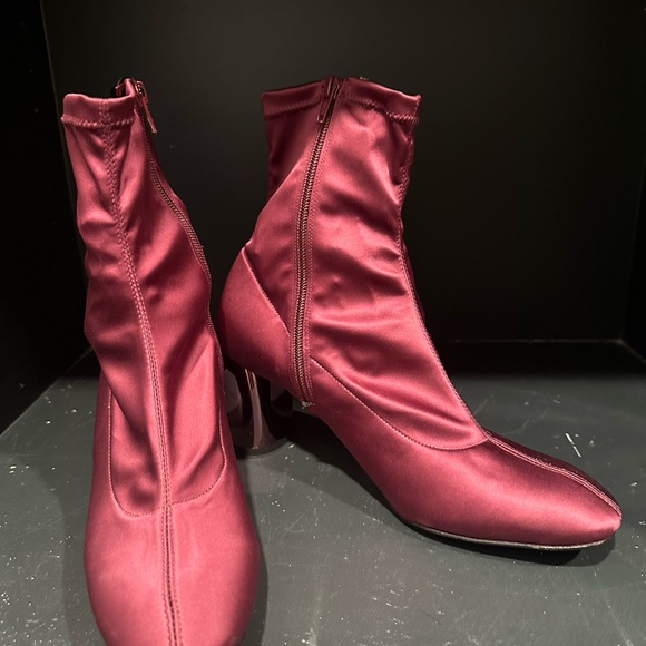 Free People Burgundy heel bootie. Size 41. - Picture 4 of 6